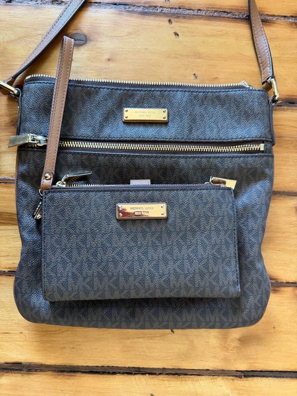 Michael Kors Jet Set Crossbody Bag & Matching Wallet Brown MK Logo Set